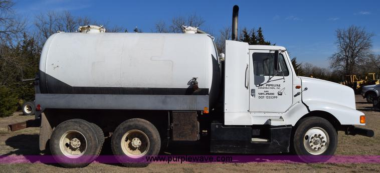 image for item K4312 1991 International 8300 vacuum truck