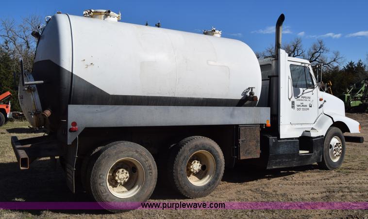 image for item K4312 1991 International 8300 vacuum truck