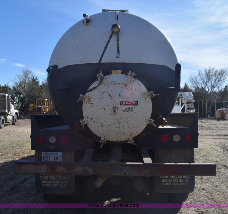 image for item K4312 1991 International 8300 vacuum truck