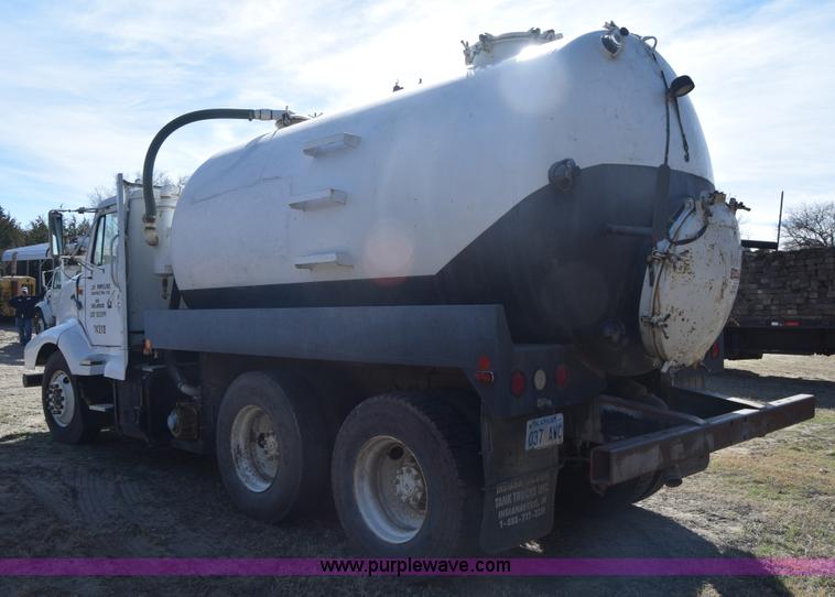 image for item K4312 1991 International 8300 vacuum truck