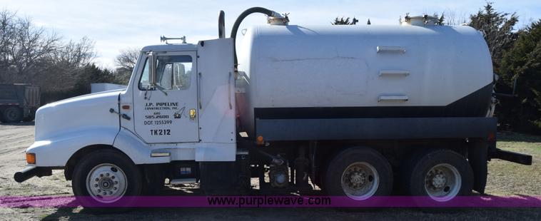 image for item K4312 1991 International 8300 vacuum truck