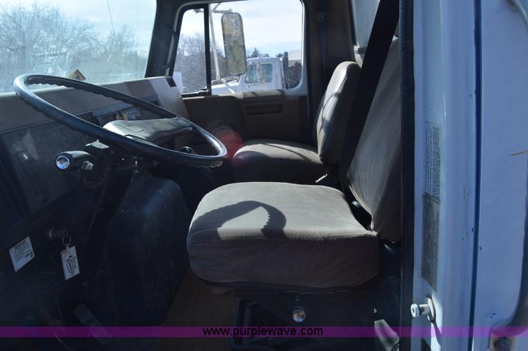 image for item K4312 1991 International 8300 vacuum truck