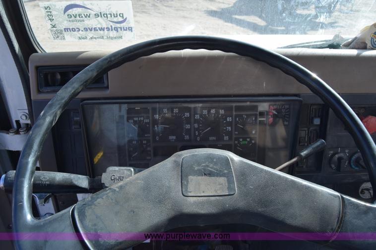 image for item K4312 1991 International 8300 vacuum truck