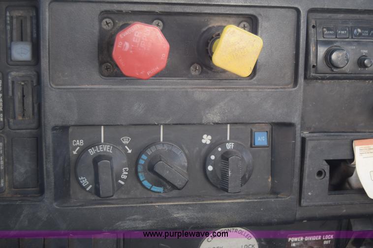 image for item K4312 1991 International 8300 vacuum truck