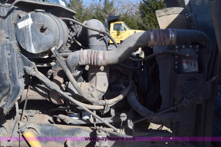 image for item K4312 1991 International 8300 vacuum truck