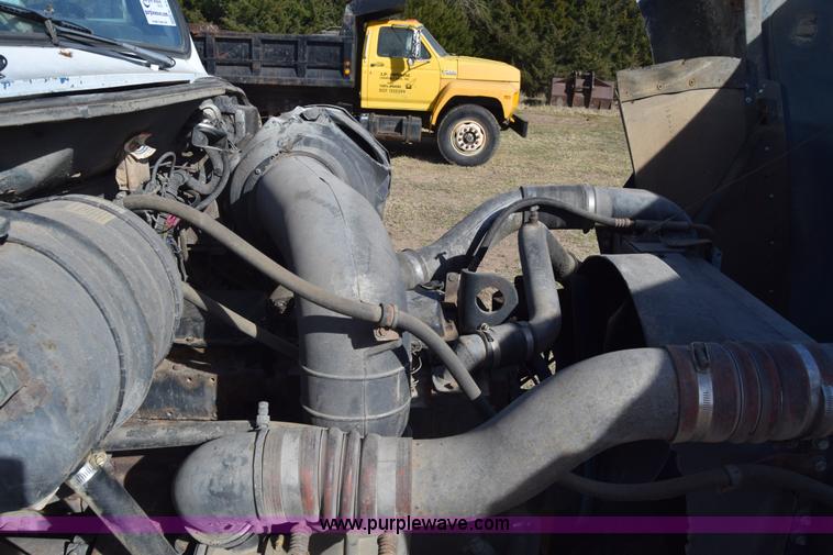 image for item K4312 1991 International 8300 vacuum truck