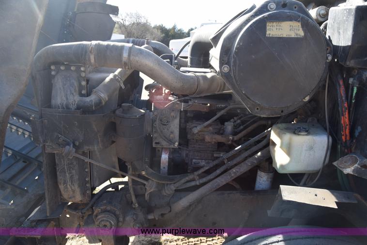 image for item K4312 1991 International 8300 vacuum truck