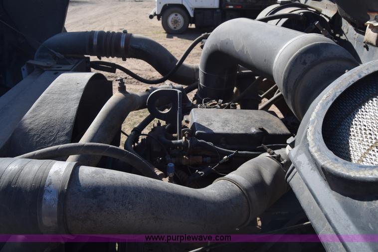 image for item K4312 1991 International 8300 vacuum truck