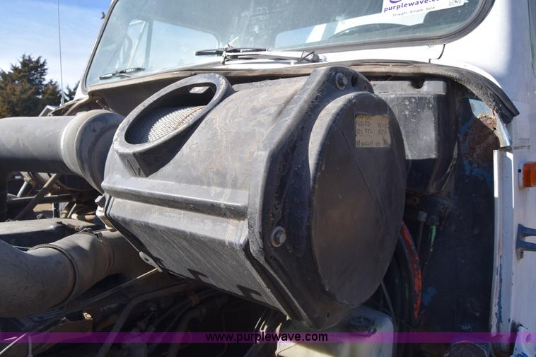 image for item K4312 1991 International 8300 vacuum truck