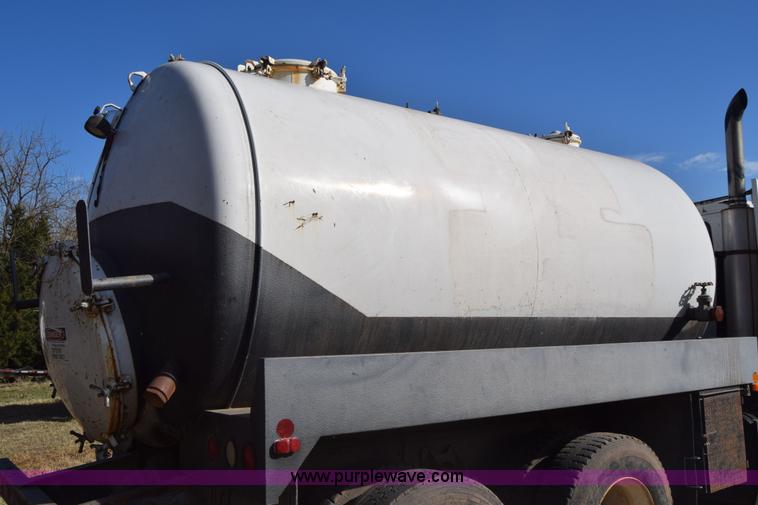 image for item K4312 1991 International 8300 vacuum truck