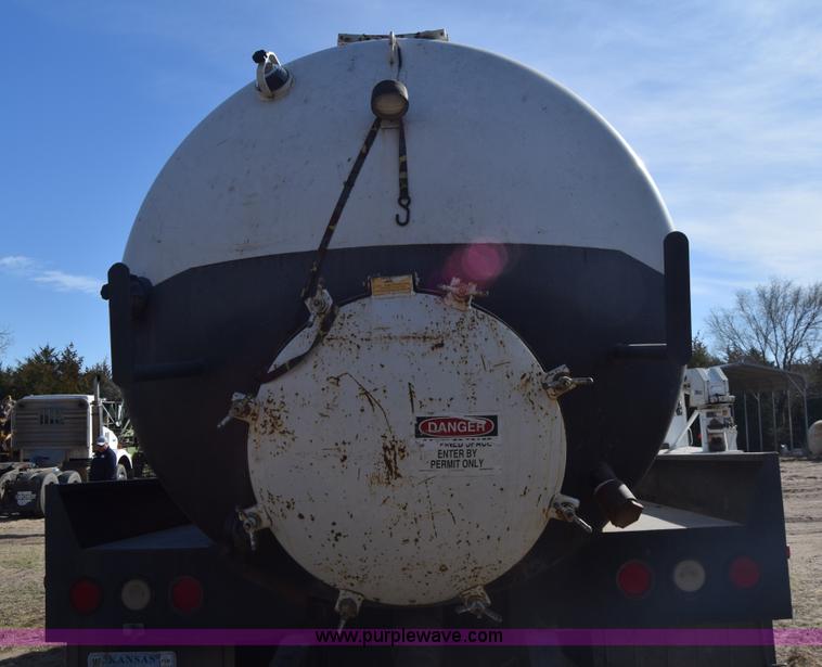 image for item K4312 1991 International 8300 vacuum truck