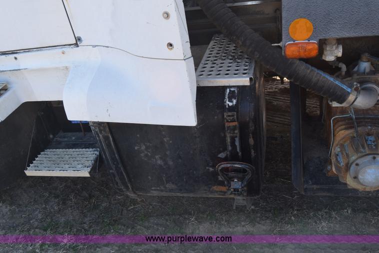 image for item K4312 1991 International 8300 vacuum truck