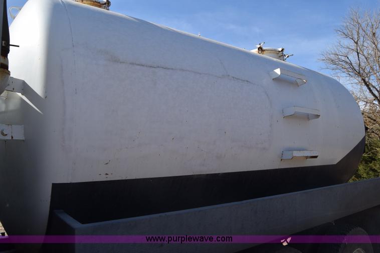 image for item K4312 1991 International 8300 vacuum truck