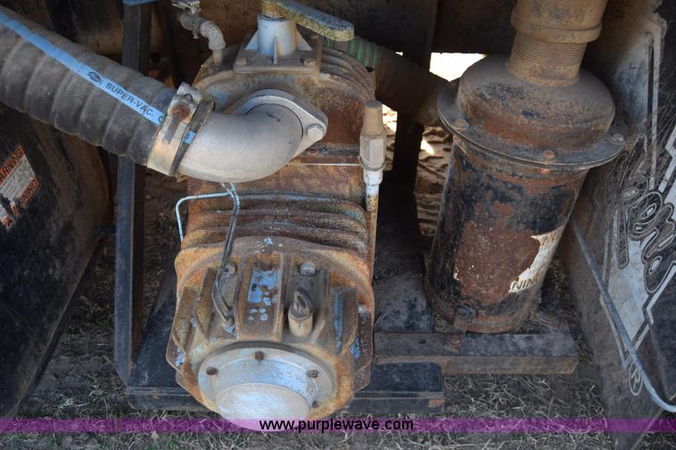 image for item K4312 1991 International 8300 vacuum truck