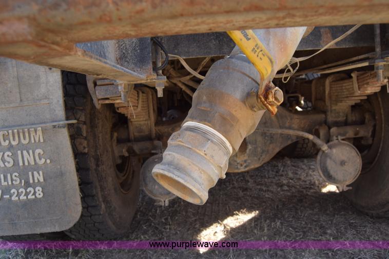 image for item K4312 1991 International 8300 vacuum truck