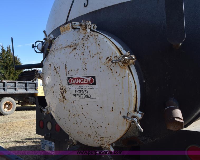 image for item K4312 1991 International 8300 vacuum truck