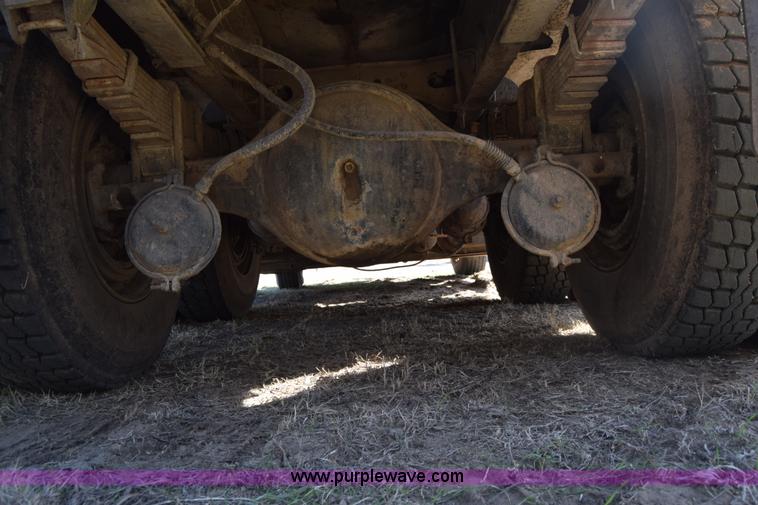 image for item K4312 1991 International 8300 vacuum truck