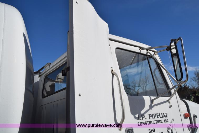 image for item K4312 1991 International 8300 vacuum truck