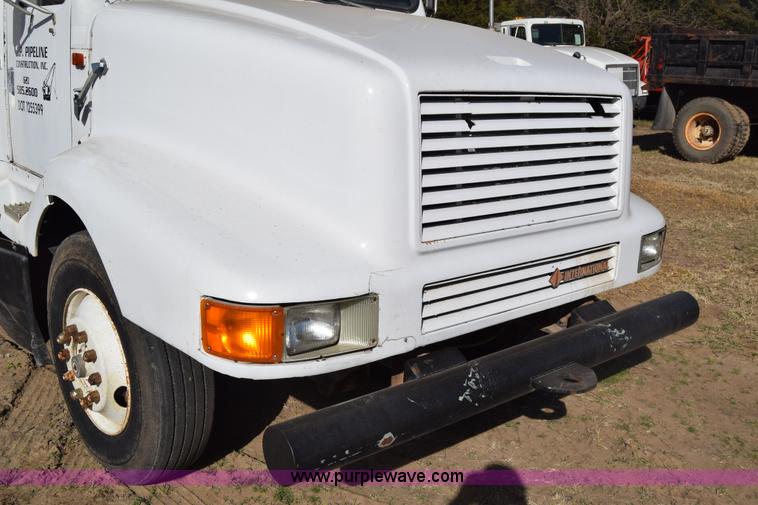 image for item K4312 1991 International 8300 vacuum truck