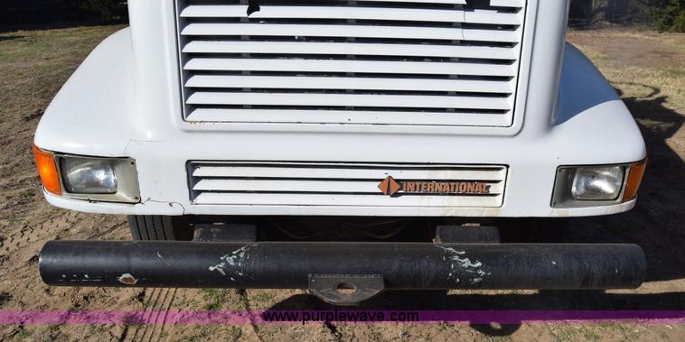image for item K4312 1991 International 8300 vacuum truck