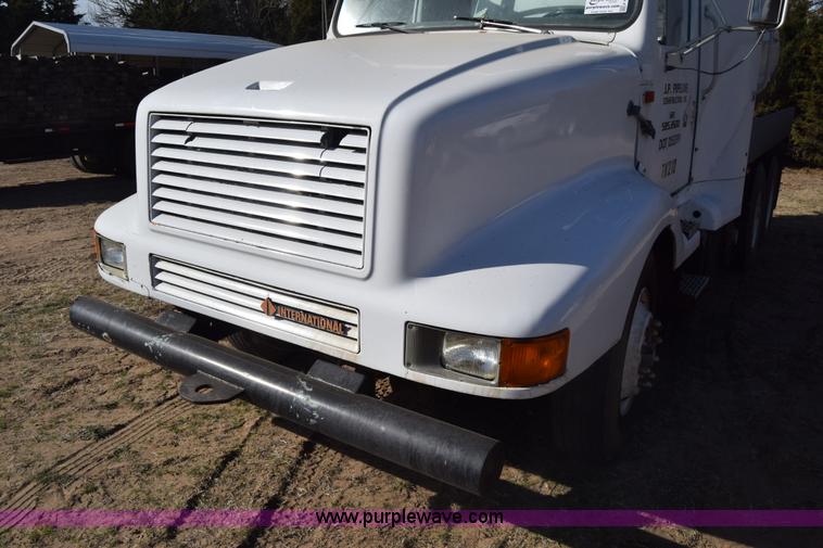 image for item K4312 1991 International 8300 vacuum truck