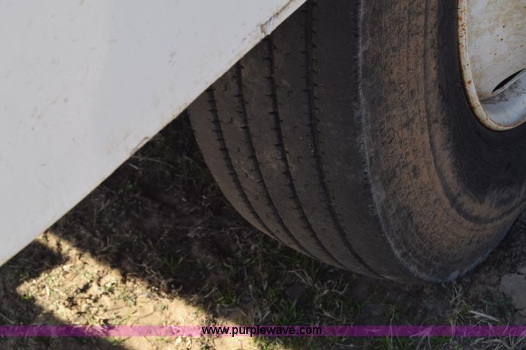 image for item K4312 1991 International 8300 vacuum truck