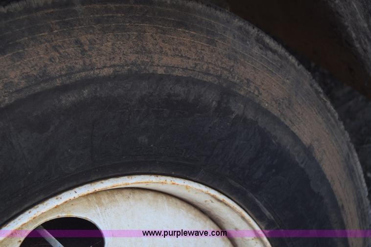 image for item K4312 1991 International 8300 vacuum truck