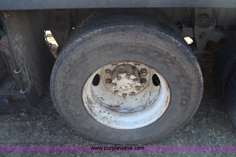 image for item K4312 1991 International 8300 vacuum truck