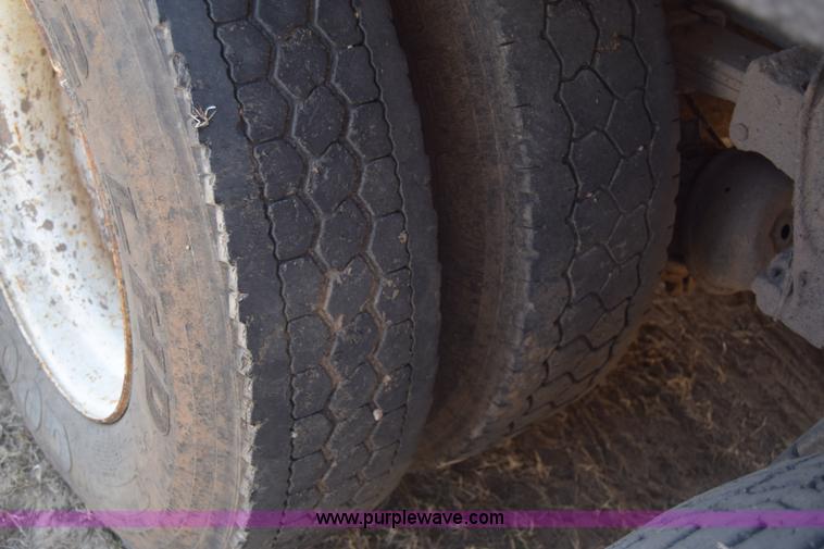 image for item K4312 1991 International 8300 vacuum truck