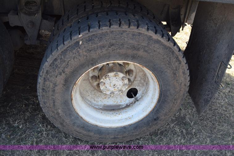 image for item K4312 1991 International 8300 vacuum truck