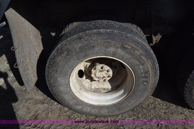 image for item K4312 1991 International 8300 vacuum truck