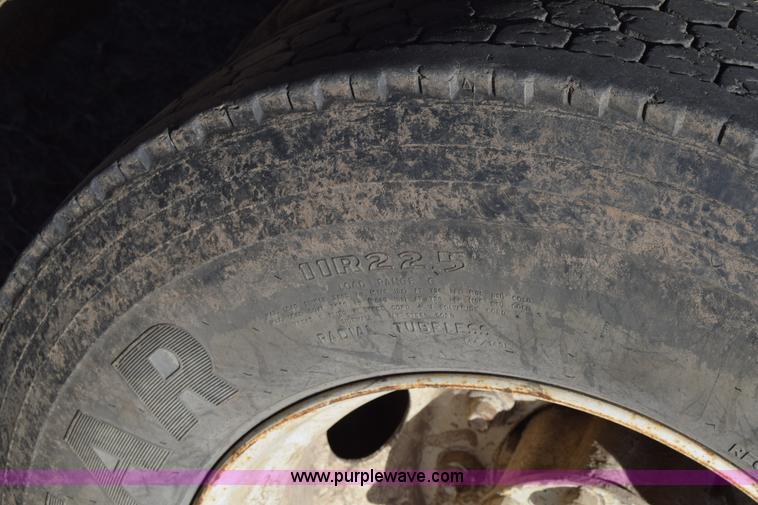 image for item K4312 1991 International 8300 vacuum truck