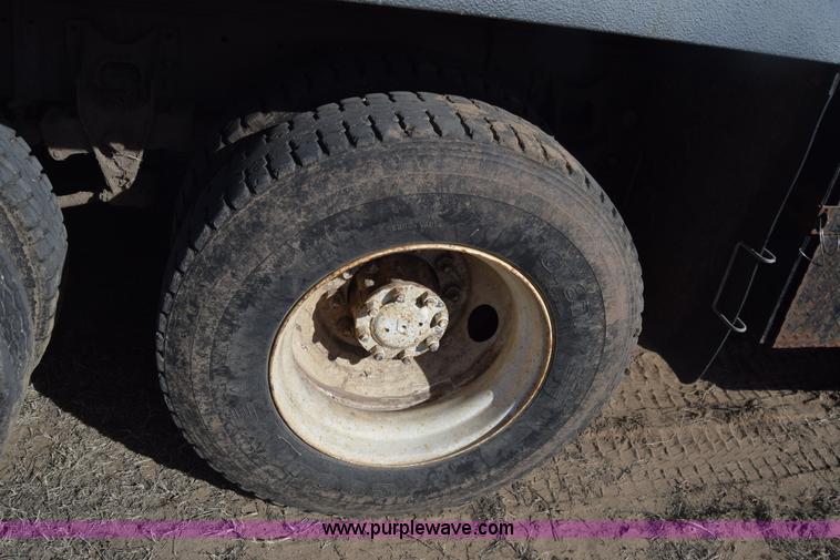 image for item K4312 1991 International 8300 vacuum truck