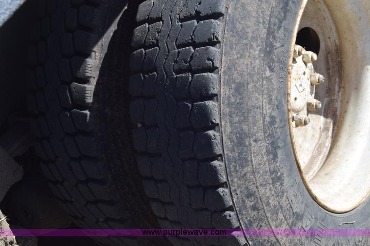 image for item K4312 1991 International 8300 vacuum truck