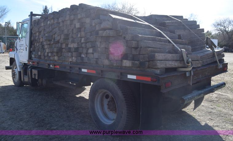 image for item K4313 1986 International 2275 flatbed truck