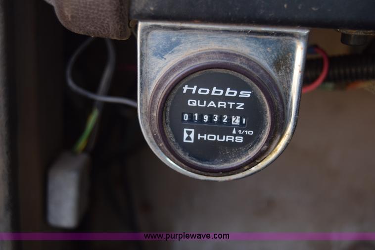 image for item K4313 1986 International 2275 flatbed truck