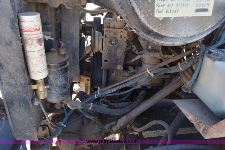 image for item K4313 1986 International 2275 flatbed truck