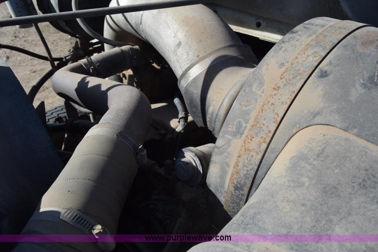 image for item K4313 1986 International 2275 flatbed truck