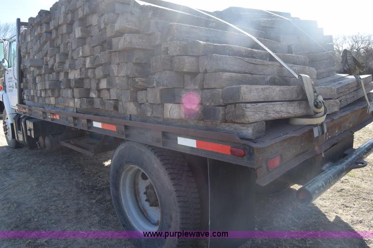 image for item K4313 1986 International 2275 flatbed truck