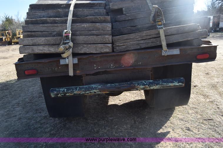 image for item K4313 1986 International 2275 flatbed truck