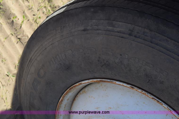 image for item K4313 1986 International 2275 flatbed truck