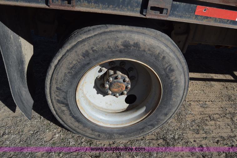 image for item K4313 1986 International 2275 flatbed truck