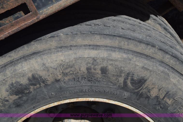 image for item K4313 1986 International 2275 flatbed truck