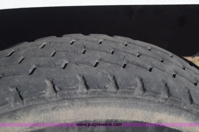 image for item K4313 1986 International 2275 flatbed truck