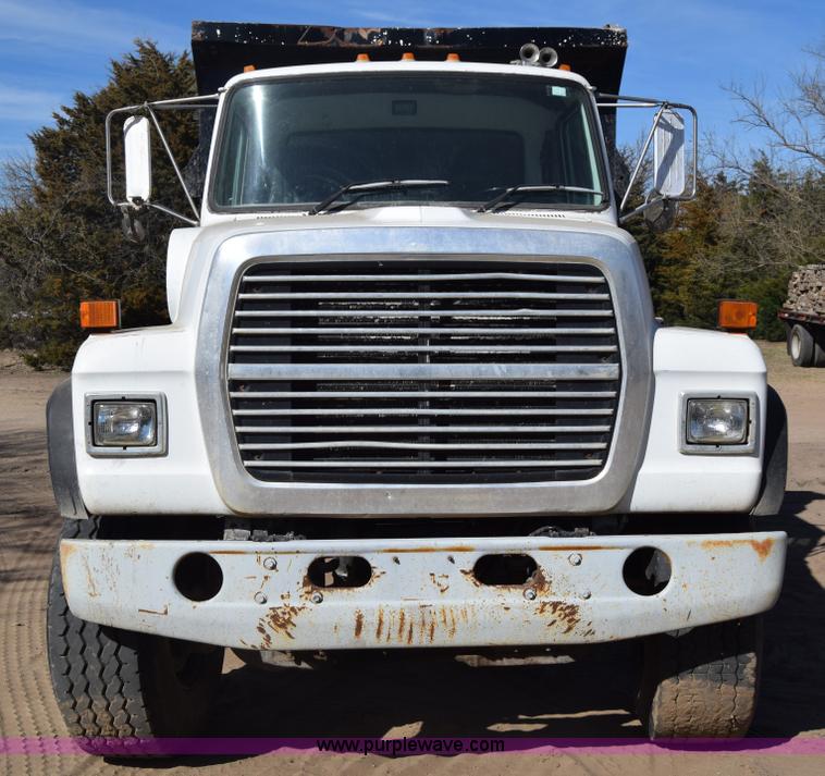 image for item K4314 1997 Ford LT9000 dump truck