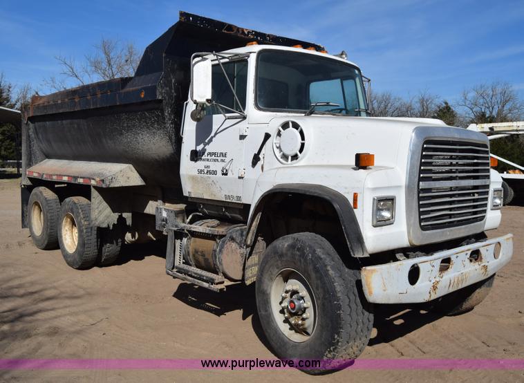 image for item K4314 1997 Ford LT9000 dump truck