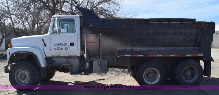 image for item K4314 1997 Ford LT9000 dump truck