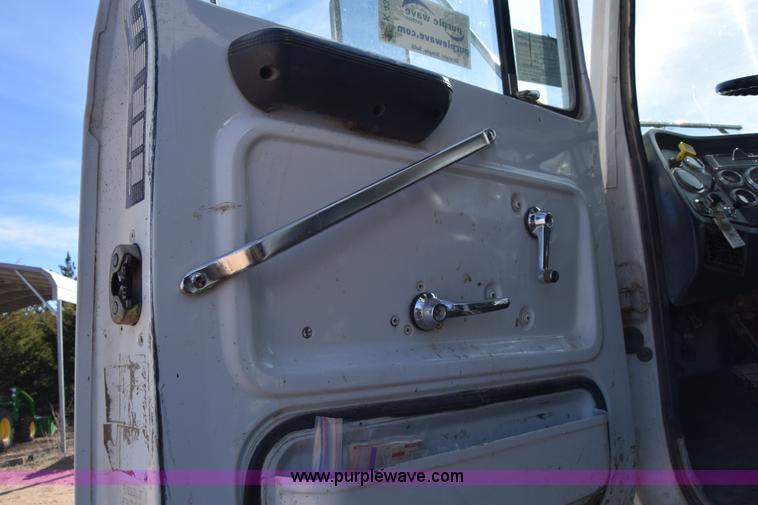 image for item K4314 1997 Ford LT9000 dump truck