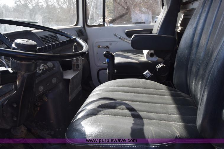 image for item K4314 1997 Ford LT9000 dump truck