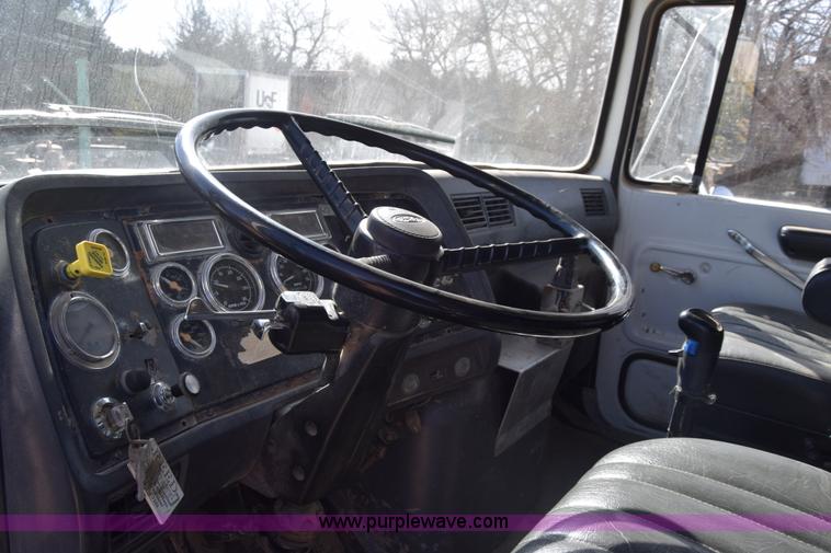 image for item K4314 1997 Ford LT9000 dump truck